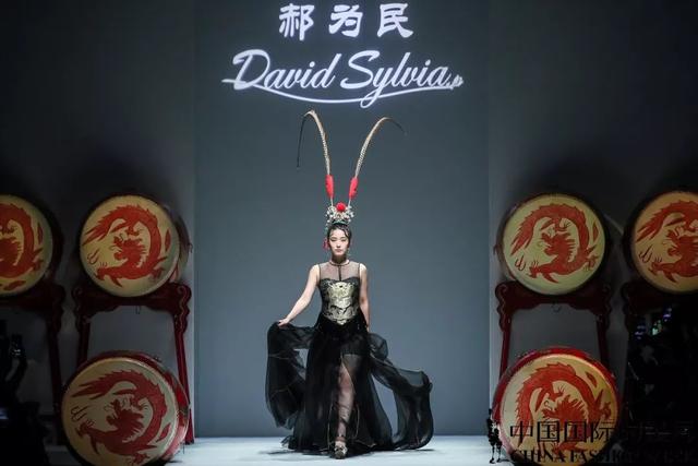 SS20时装周 | 京艳时尚·梦回华夏！David Sylvia &郝为民 2020 SS中国国际时装周《京梦》主题秀上演